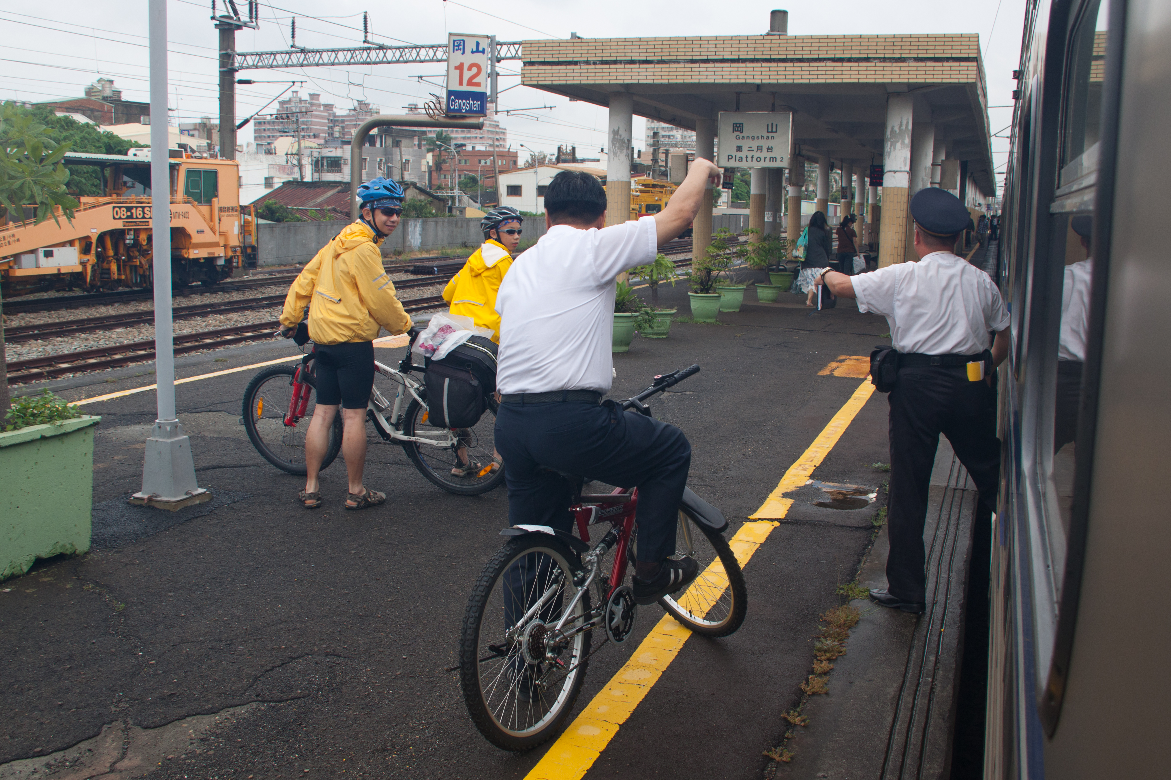 坐火車到高雄之後再繼續單車行程