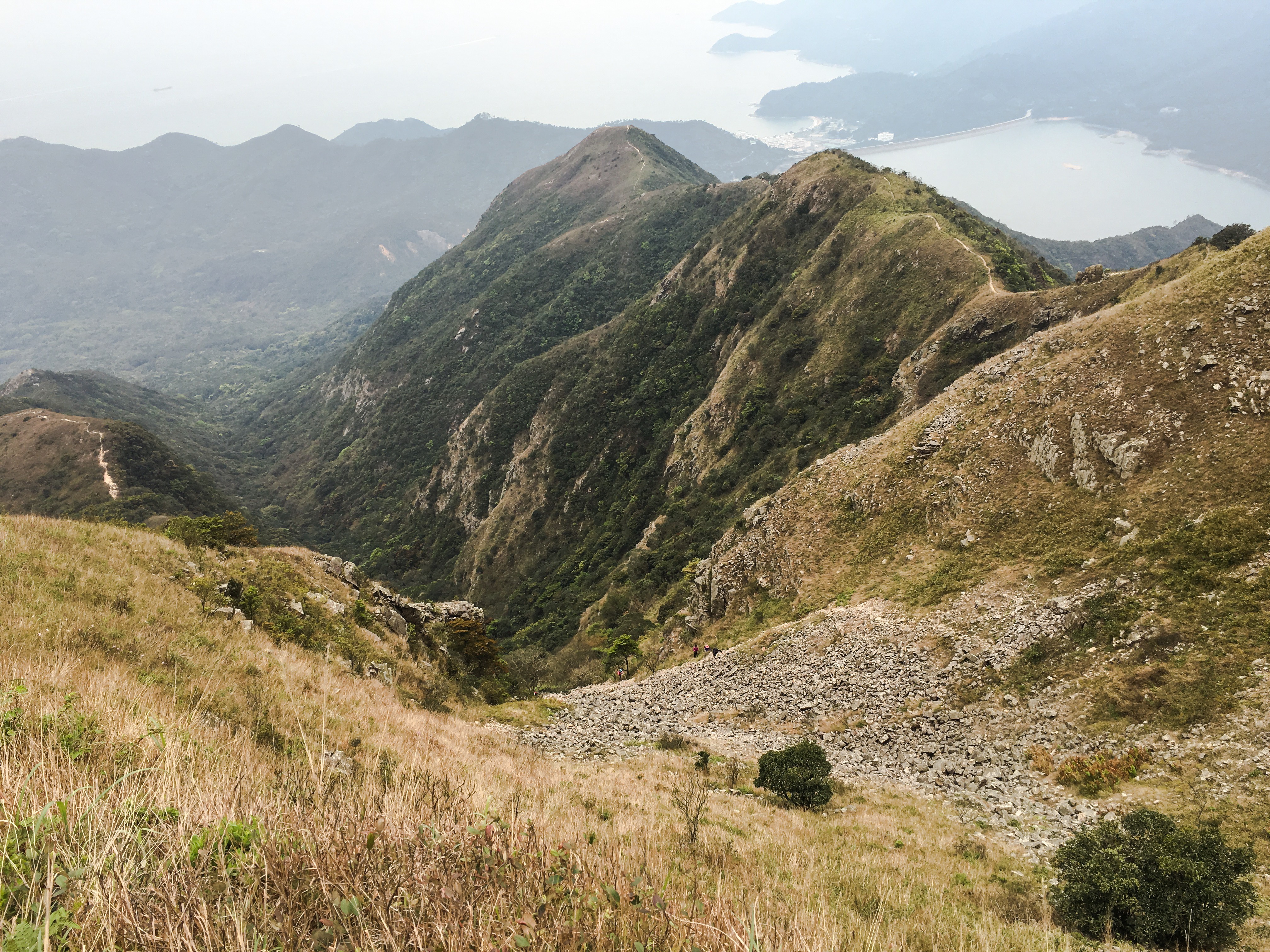 狗牙嶺行山 ，中狗牙和東狗牙交界位置